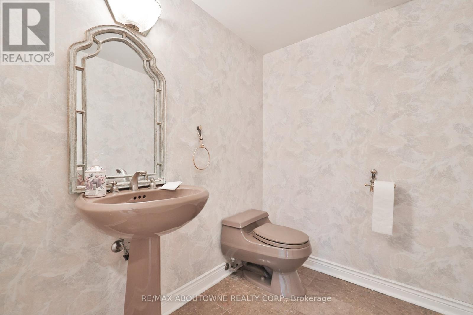 78 West River Street, Oakville, Ontario  L6L 3B5 - Photo 16 - W12456105