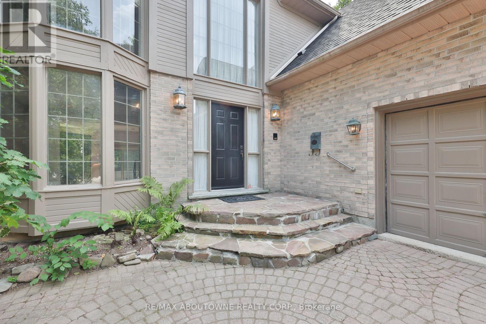78 West River Street, Oakville, Ontario  L6L 3B5 - Photo 2 - W12456105