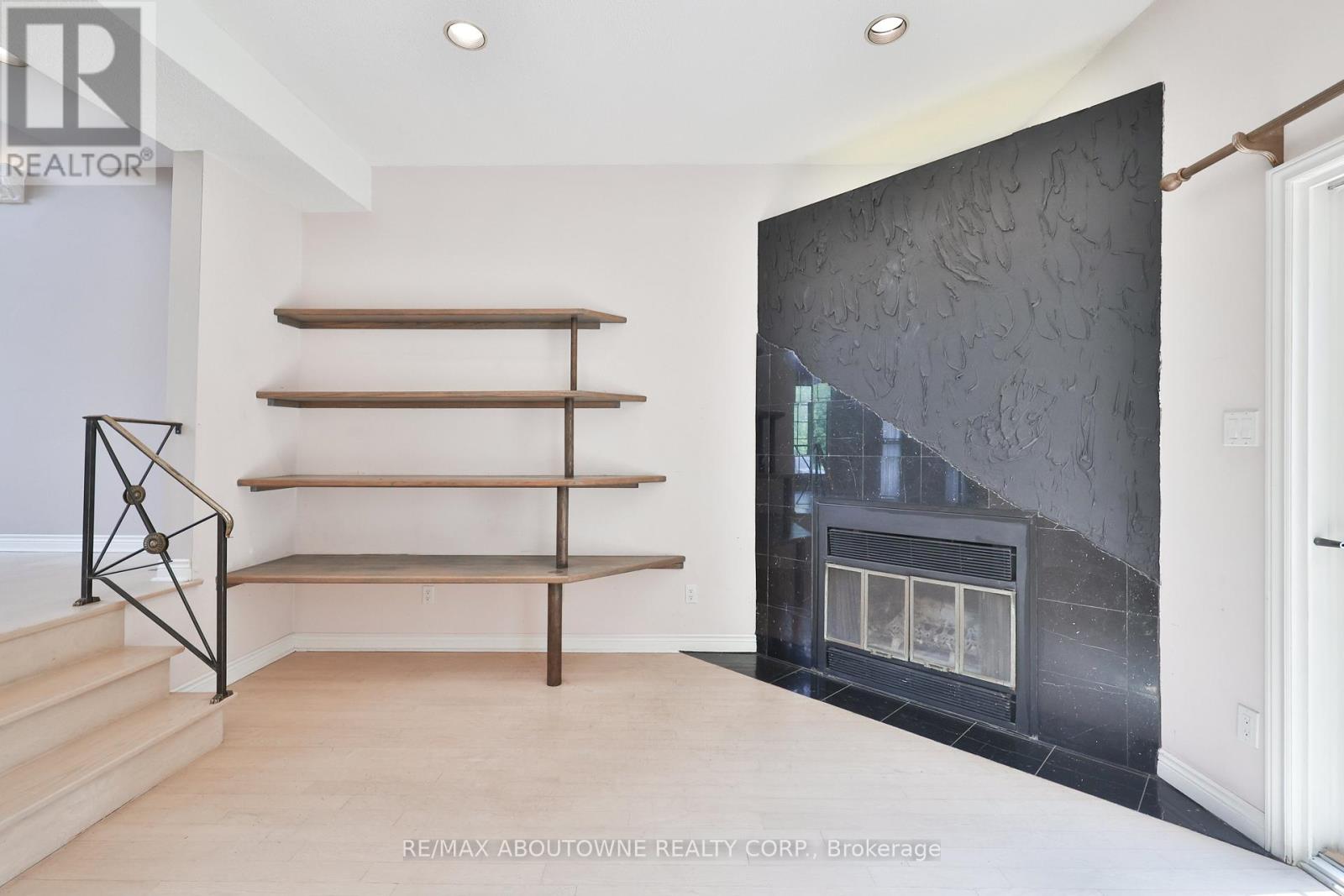 78 West River Street, Oakville, Ontario  L6L 3B5 - Photo 7 - W12456105