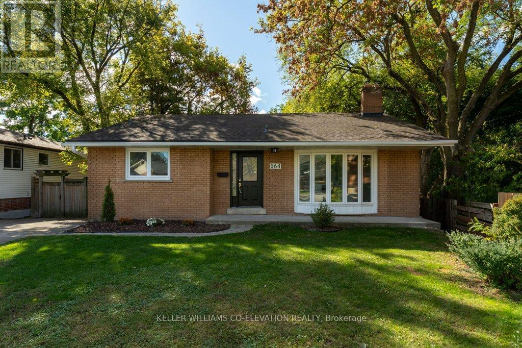 664 Chestnut Place, Burlington, Ontario  L7N 3E8 - Photo 2 - W12456106