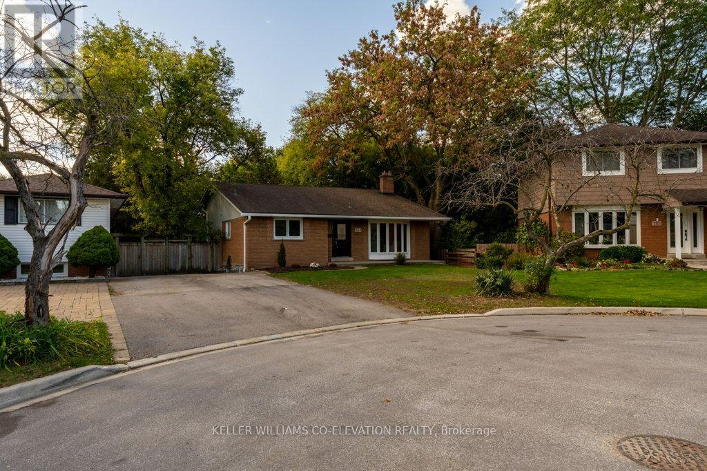 664 Chestnut Place, Burlington, Ontario  L7N 3E8 - Photo 3 - W12456106