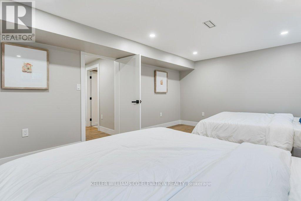 664 Chestnut Place, Burlington, Ontario  L7N 3E8 - Photo 32 - W12456106