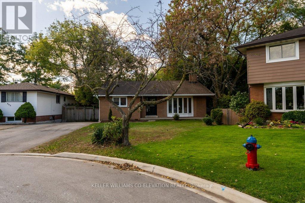664 Chestnut Place, Burlington, Ontario  L7N 3E8 - Photo 4 - W12456106
