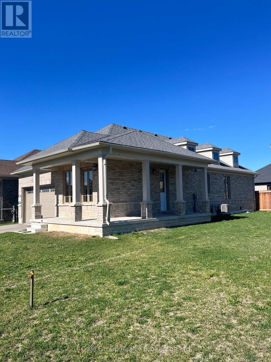 24 Harwood Street, Tillsonburg, Ontario  N4G 0J8 - Photo 5 - X12456278