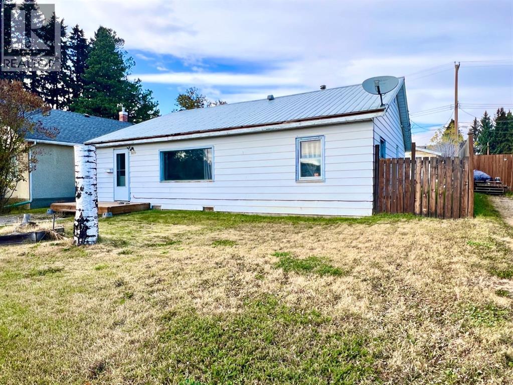 5024 51 Ave, Eckville, Alberta  T0M 0X0 - Photo 2 - A2263688