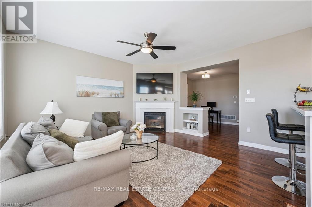 88 Fletcher Circle, Waterloo, Ontario  N3C 0B6 - Photo 10 - X12456084