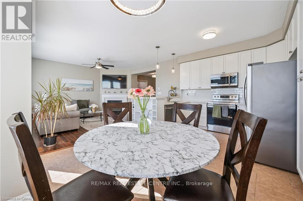 88 Fletcher Circle, Waterloo, Ontario  N3C 0B6 - Photo 12 - X12456084