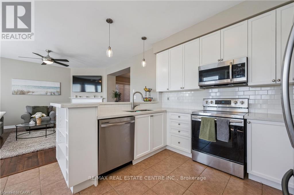 88 Fletcher Circle, Waterloo, Ontario  N3C 0B6 - Photo 15 - X12456084