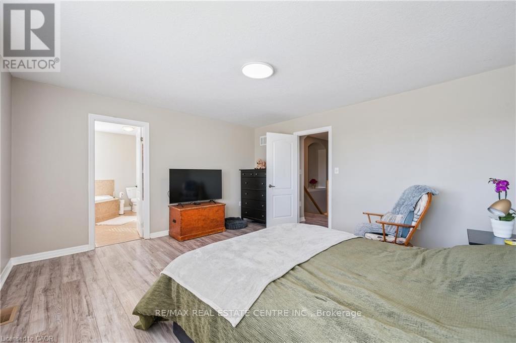 88 Fletcher Circle, Waterloo, Ontario  N3C 0B6 - Photo 18 - X12456084