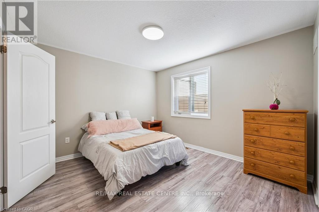 88 Fletcher Circle, Waterloo, Ontario  N3C 0B6 - Photo 20 - X12456084