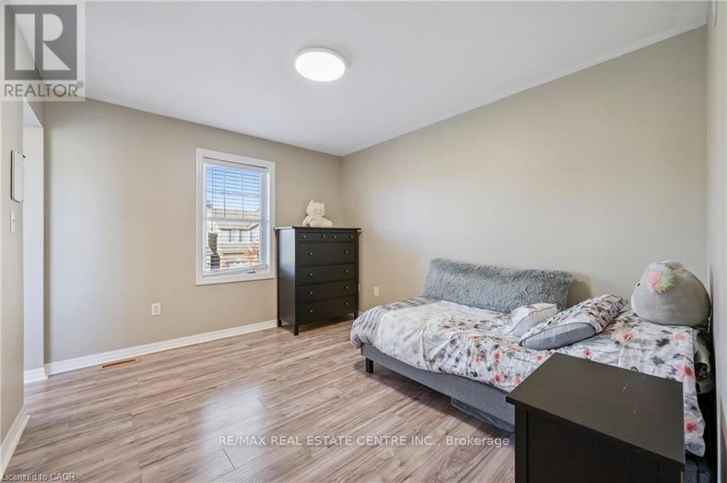 88 Fletcher Circle, Waterloo, Ontario  N3C 0B6 - Photo 22 - X12456084