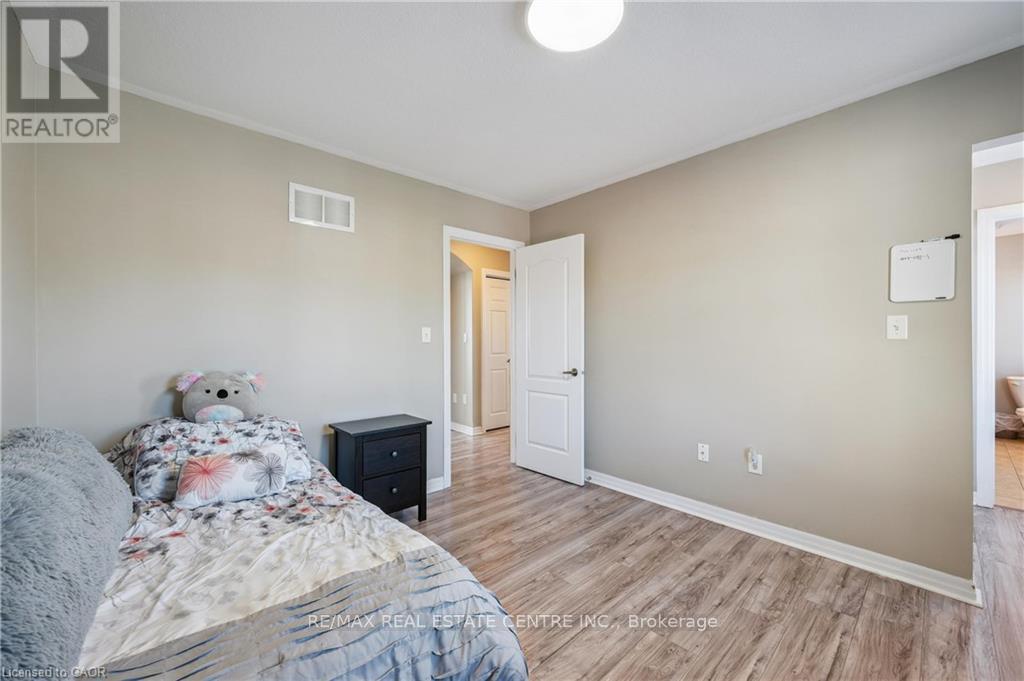88 Fletcher Circle, Waterloo, Ontario  N3C 0B6 - Photo 24 - X12456084