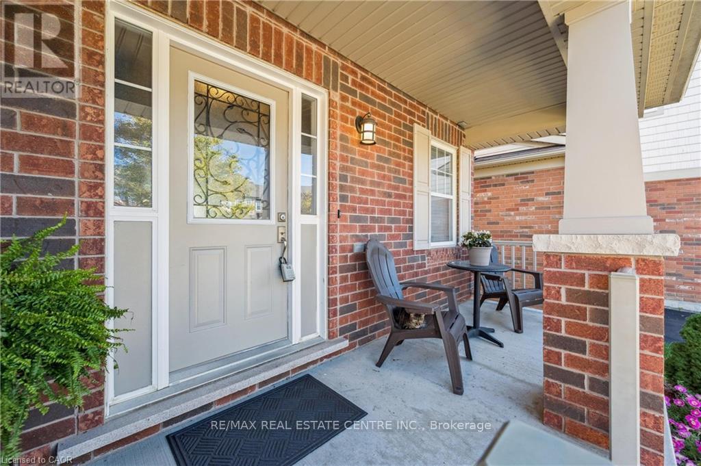 88 Fletcher Circle, Waterloo, Ontario  N3C 0B6 - Photo 3 - X12456084