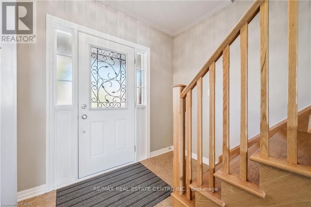 88 Fletcher Circle, Waterloo, Ontario  N3C 0B6 - Photo 4 - X12456084