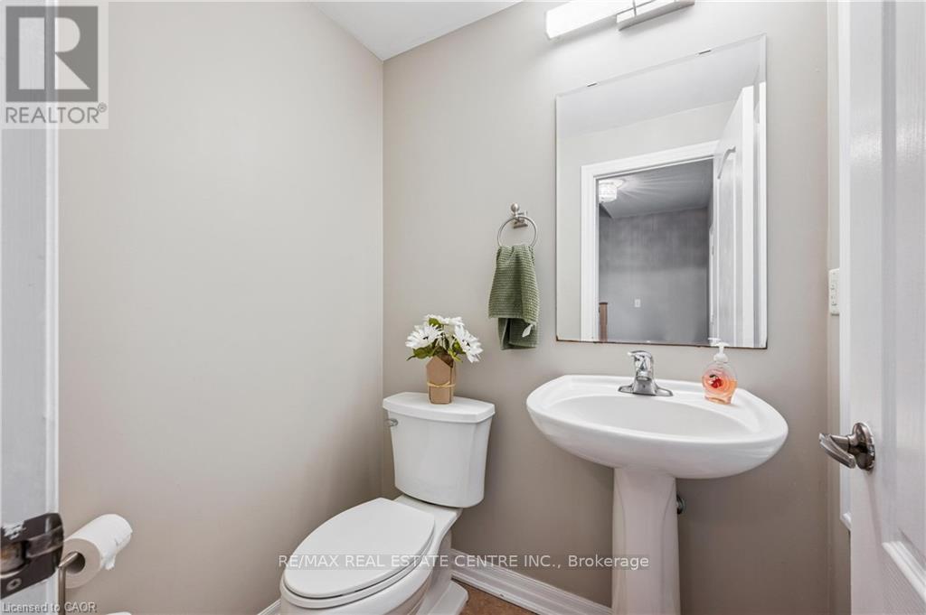 88 Fletcher Circle, Waterloo, Ontario  N3C 0B6 - Photo 5 - X12456084