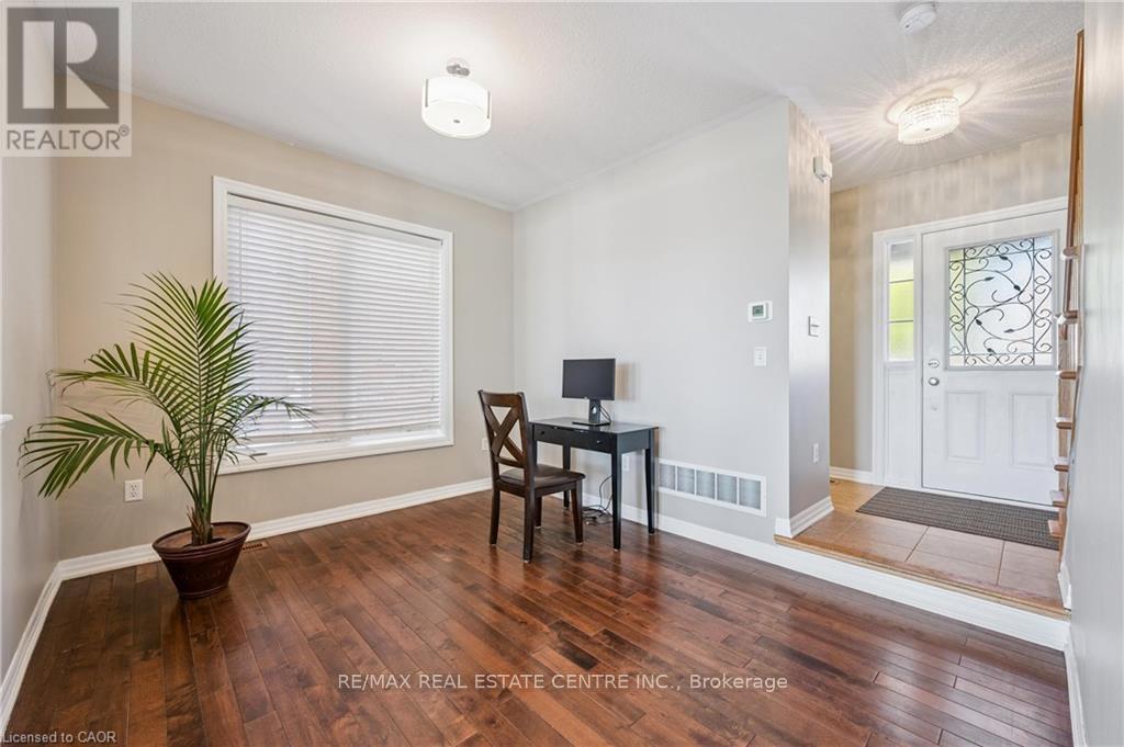 88 Fletcher Circle, Waterloo, Ontario  N3C 0B6 - Photo 6 - X12456084