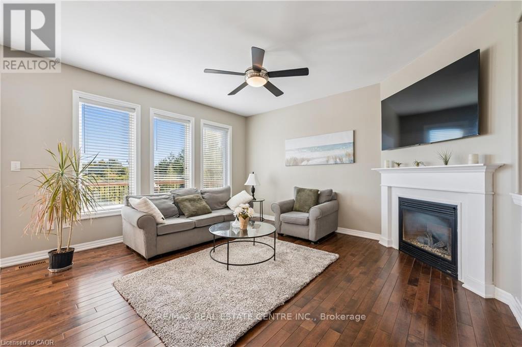 88 Fletcher Circle, Waterloo, Ontario  N3C 0B6 - Photo 8 - X12456084