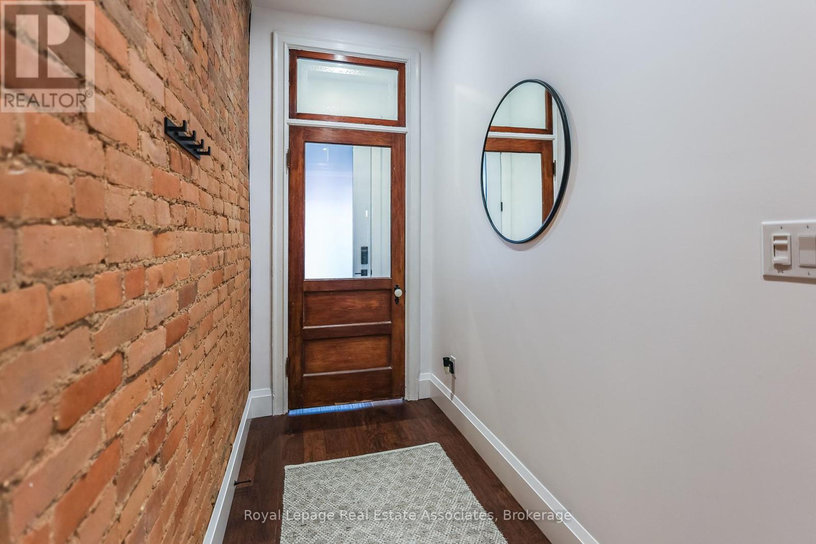 211 John Street N, Hamilton, Ontario  L8L 4P4 - Photo 2 - X12456087
