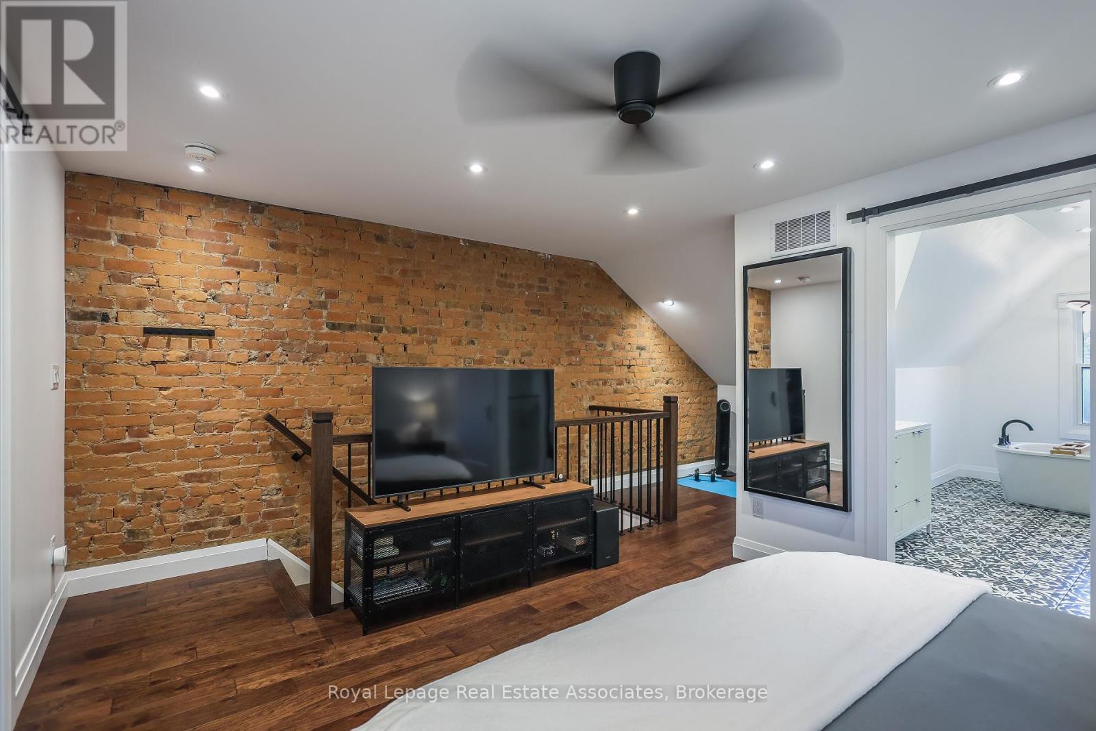 211 John Street N, Hamilton, Ontario  L8L 4P4 - Photo 31 - X12456087