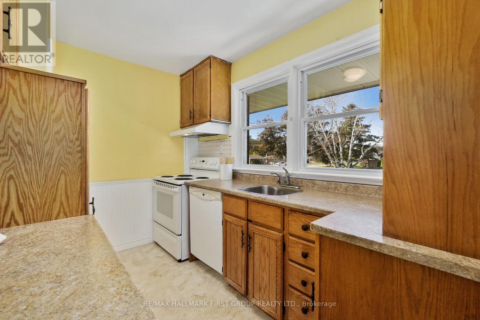 323 Nickerson Drive, Cobourg, Ontario  K9A 1A7 - Photo 13 - X12456128