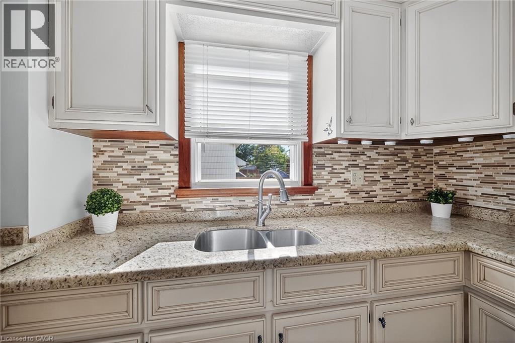 238 East 43rd Street, Hamilton, Ontario  L8T 3C5 - Photo 13 - 40778021