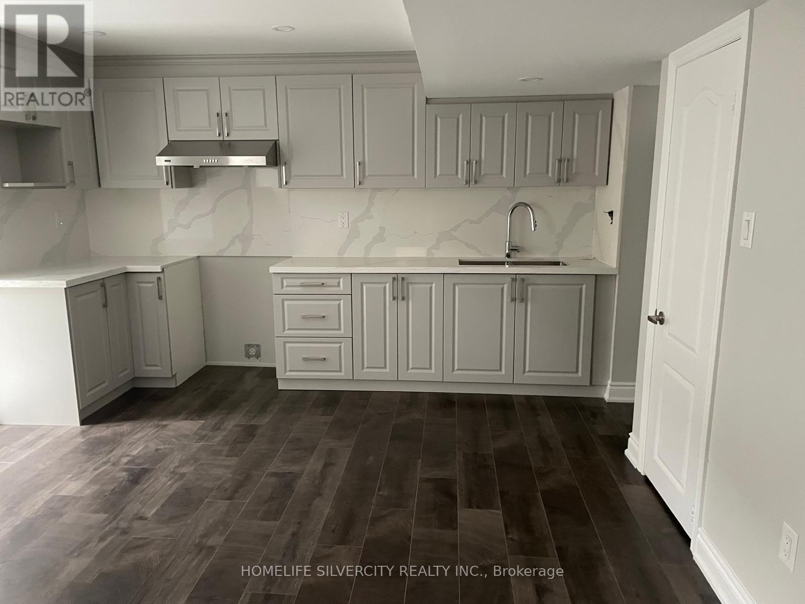 25 Seymour Road, Brampton, Ontario  L6R 0B3 - Photo 3 - W12455094