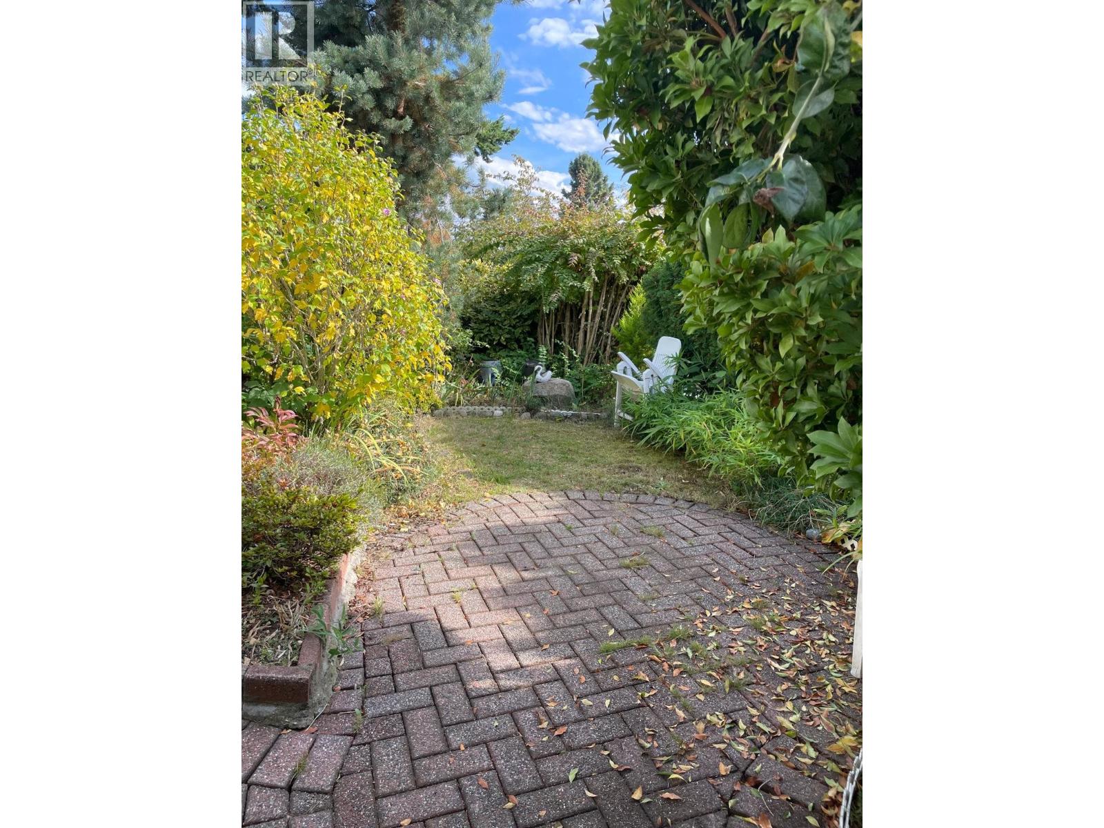 6435 Neville Street, Burnaby, British Columbia  V5C 3H6 - Photo 3 - R3057361