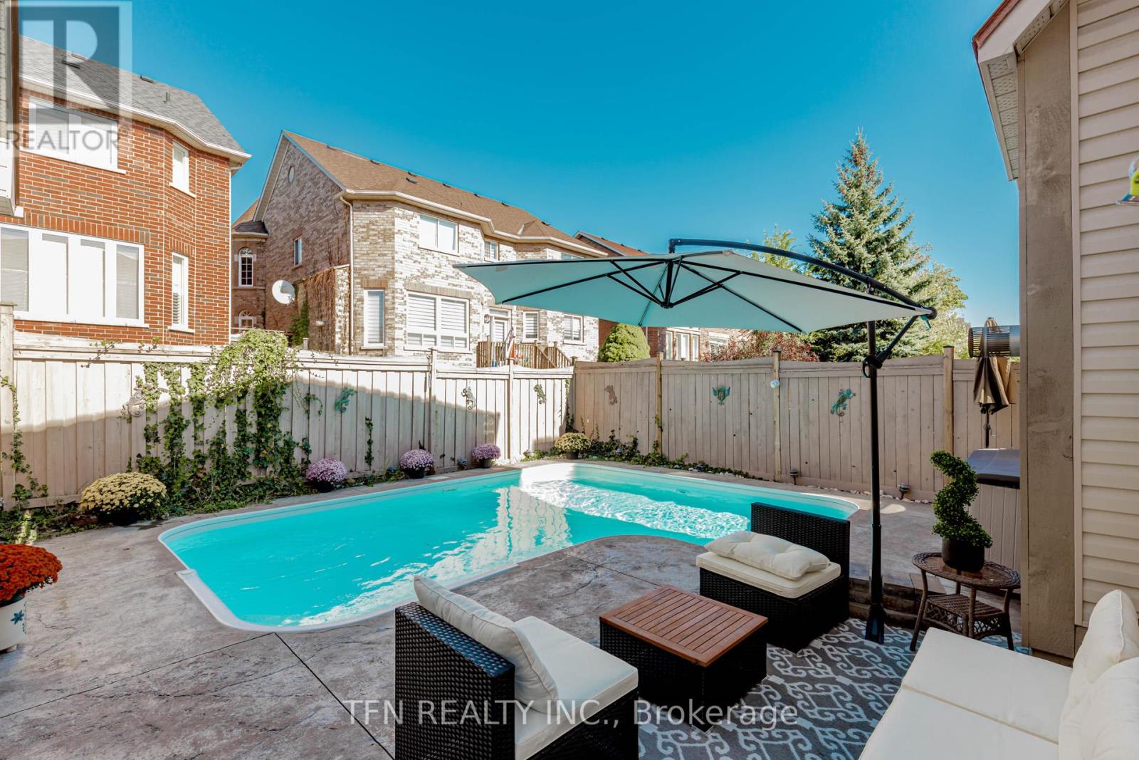 7108 Gablehurst Crescent, Mississauga, Ontario  L5W 1E7 - Photo 5 - W12455558