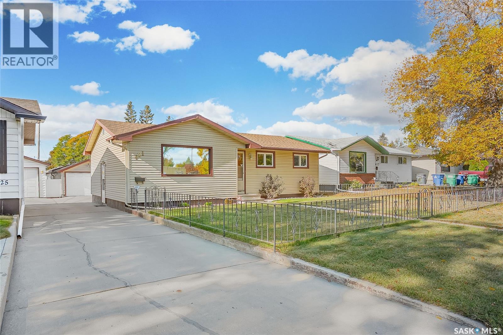 421 Winnipeg Avenue S, Saskatoon, Saskatchewan  S7M 3M6 - Photo 2 - SK020376