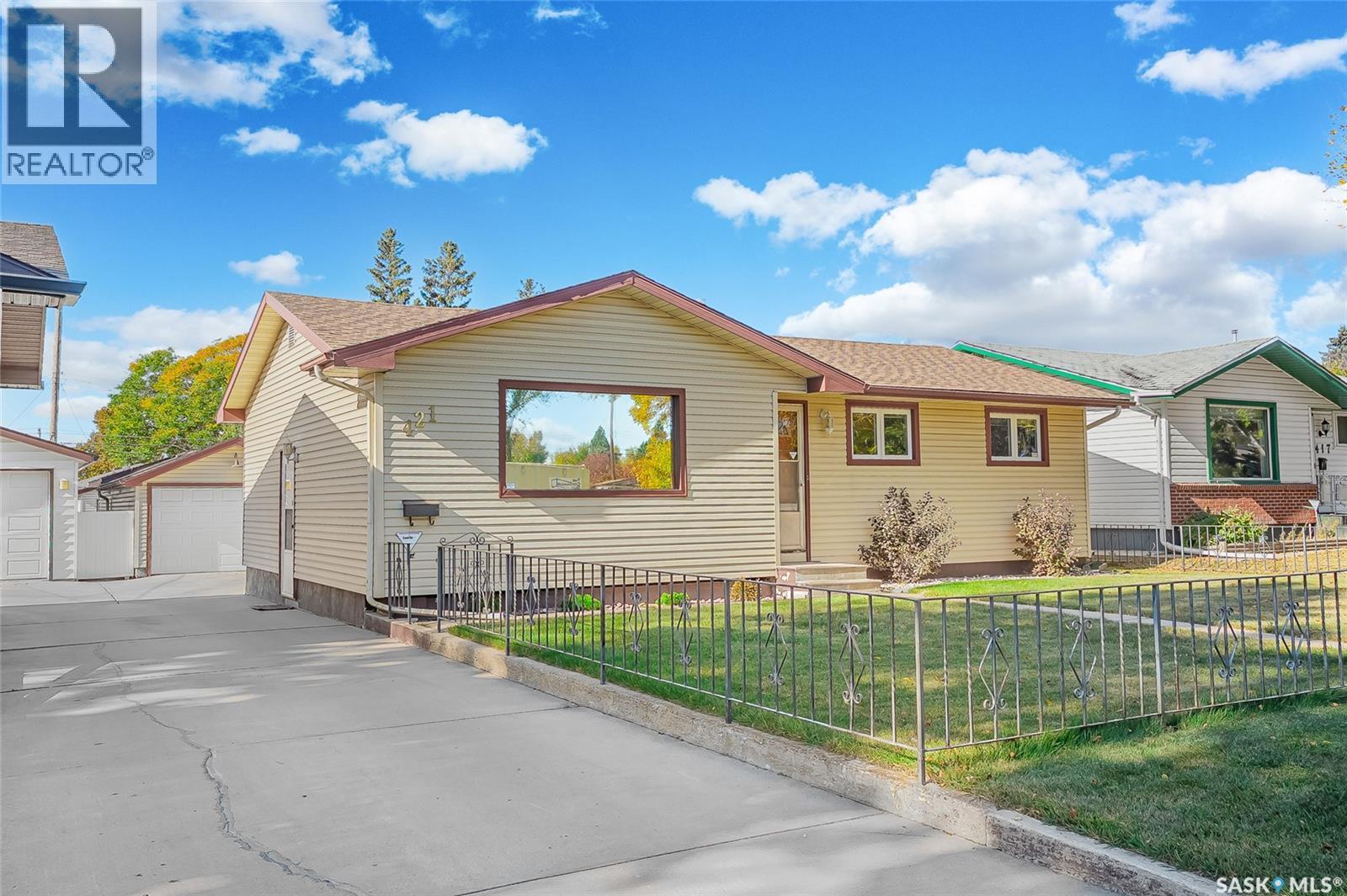 421 Winnipeg Avenue S, Saskatoon, Saskatchewan  S7M 3M6 - Photo 3 - SK020376