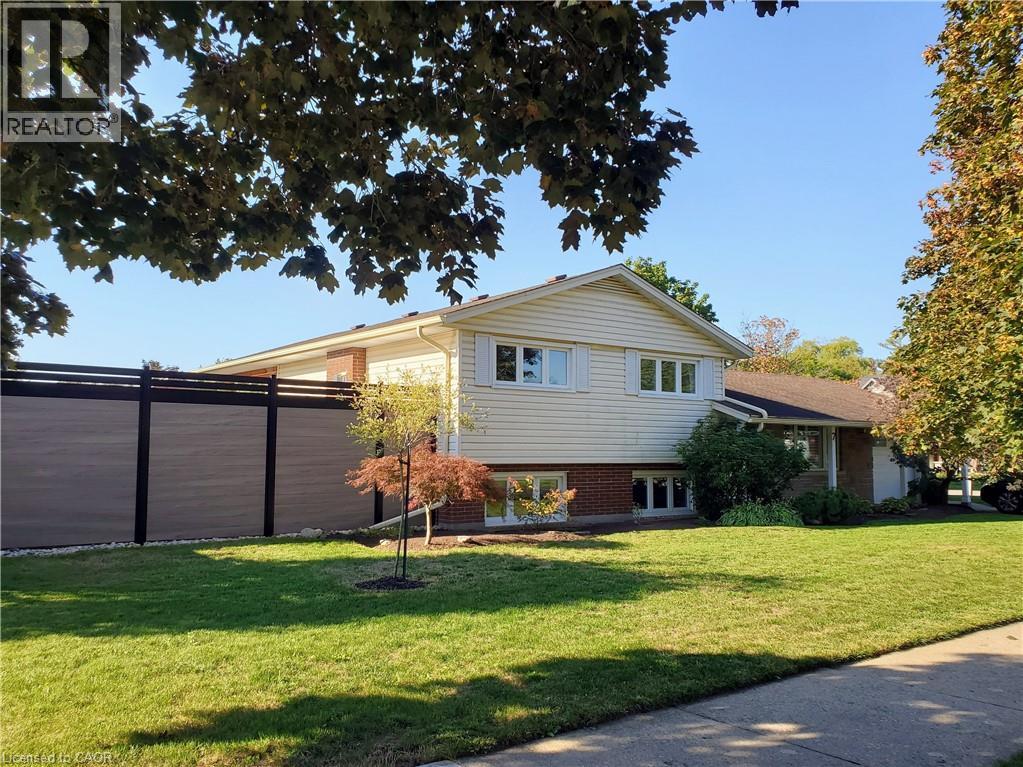 7 Crosby Drive, Kitchener, Ontario  N2B 2K6 - Photo 1 - 40778180
