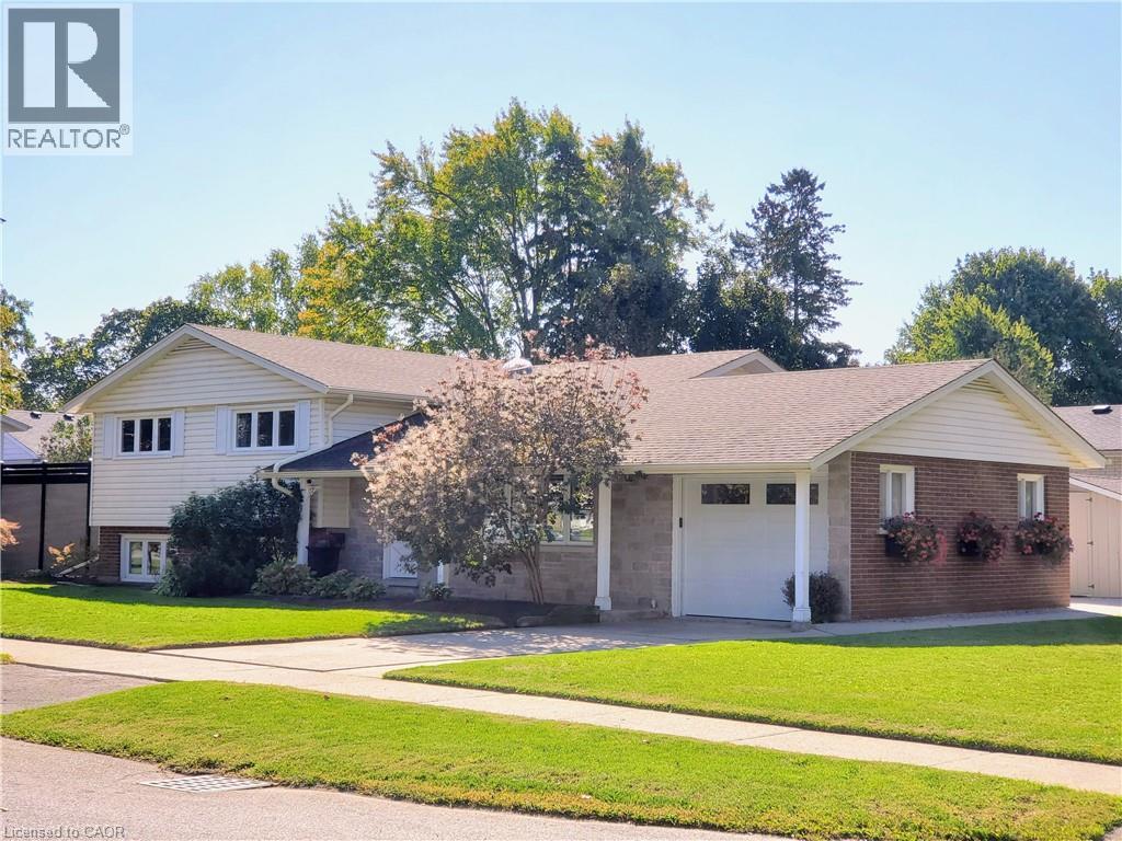 7 Crosby Drive, Kitchener, Ontario  N2B 2K6 - Photo 2 - 40778180