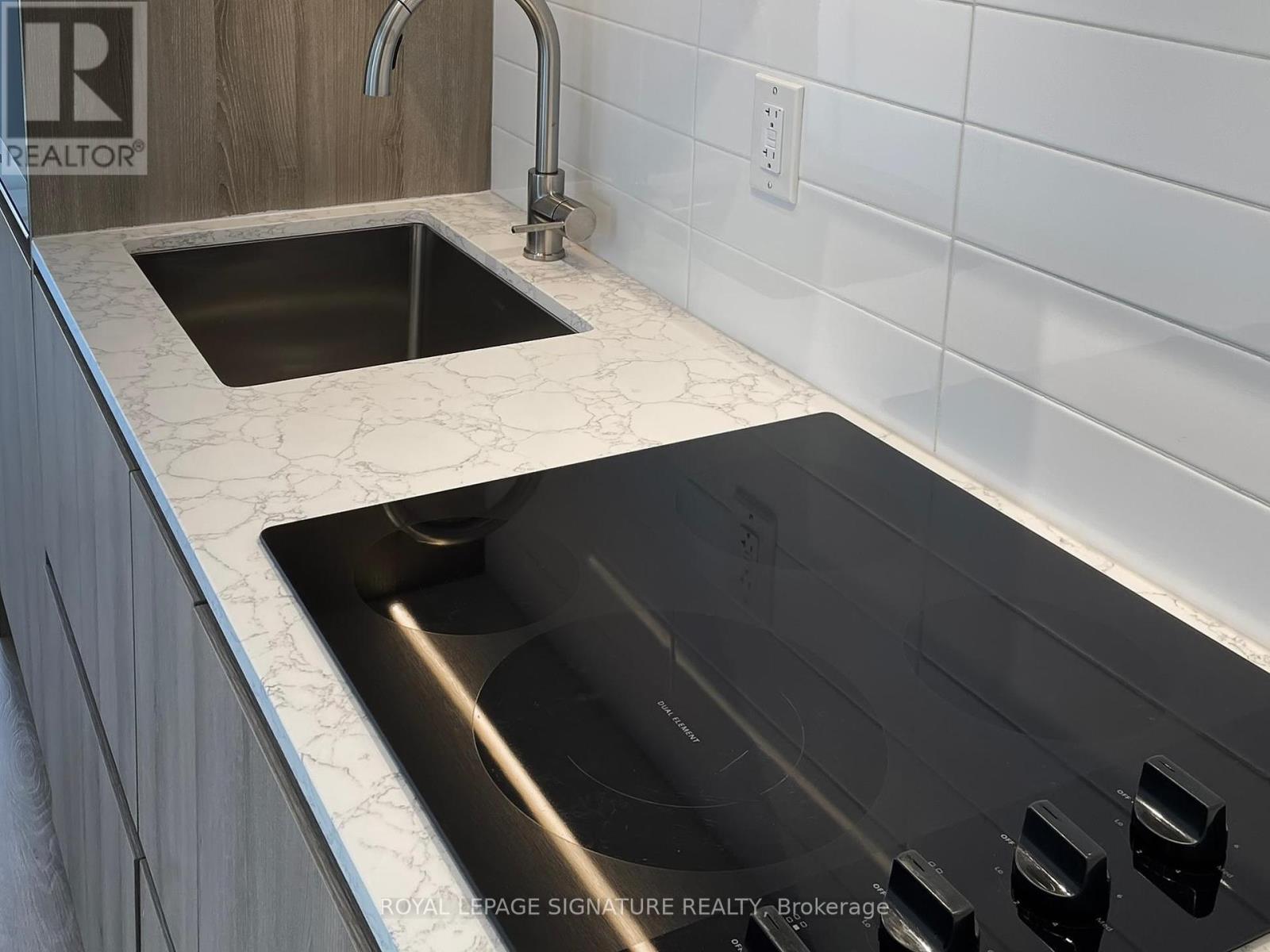 1006 - 319 Jarvis Street, Toronto (Moss Park), Ontario  M5B 0C8 - Photo 13 - C12456240
