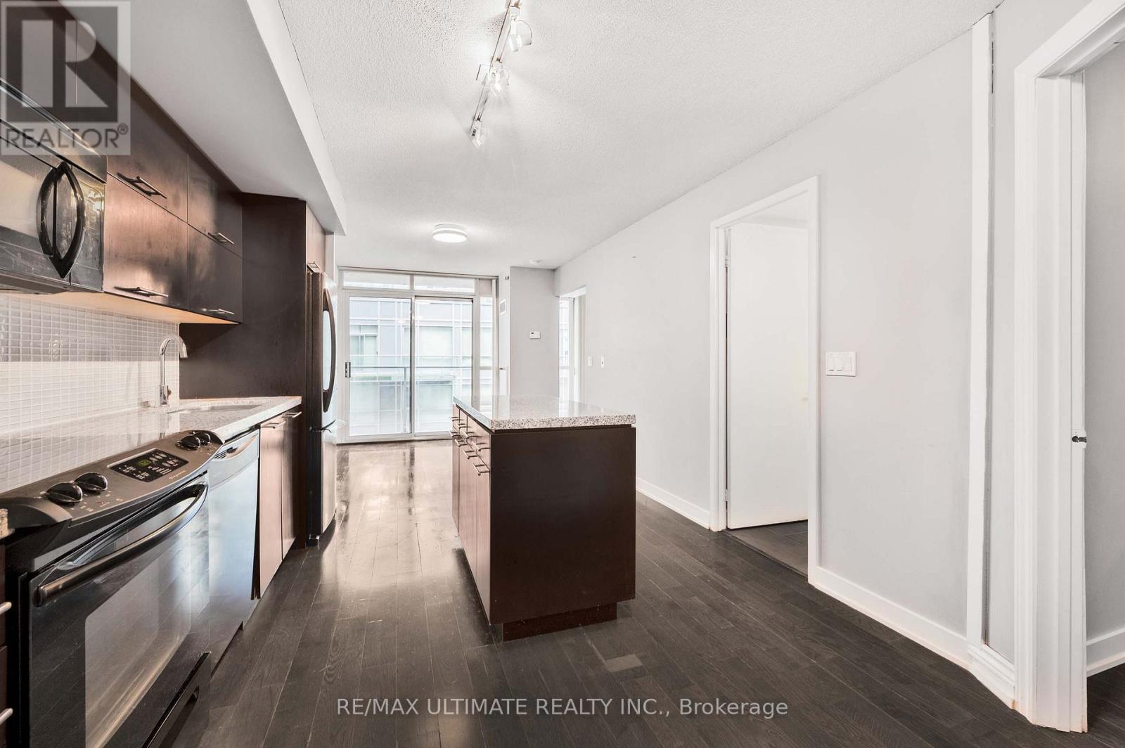 615 - 21 Nelson Street, Toronto, Ontario  M5V 1T8 - Photo 2 - C12456266