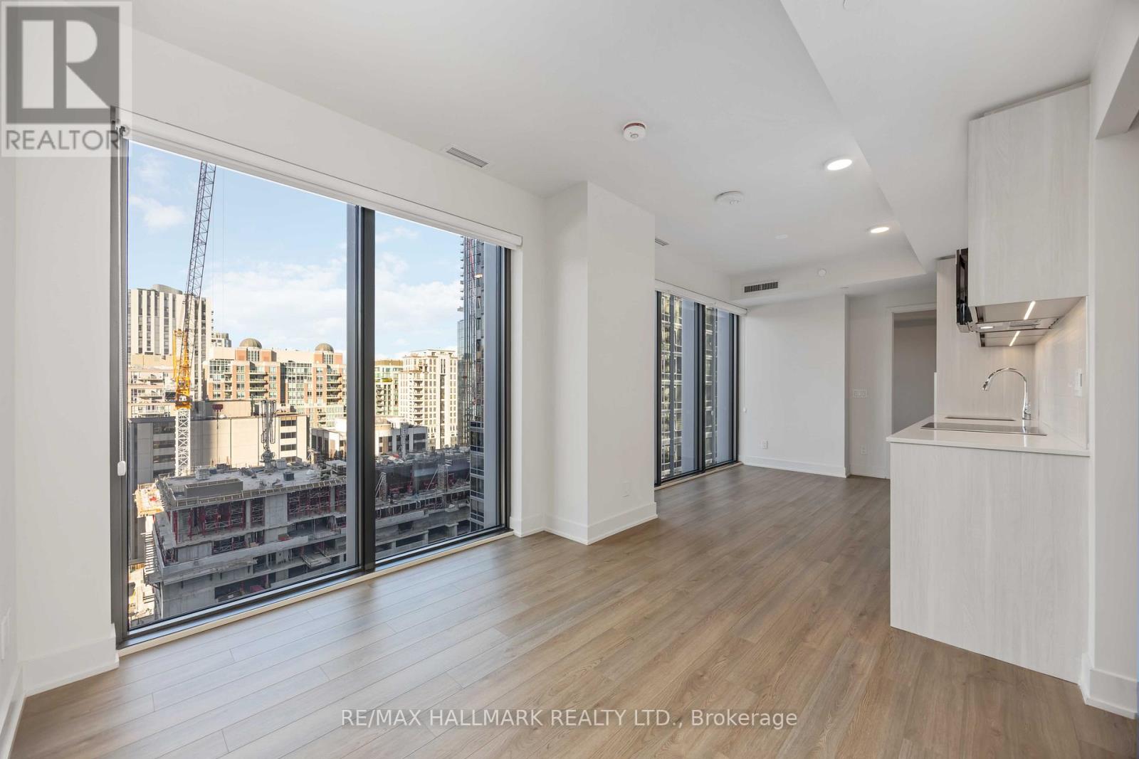 1403 - 8 Cumberland Street, Toronto (Annex), Ontario  M4W 0B6 - Photo 14 - C12456273