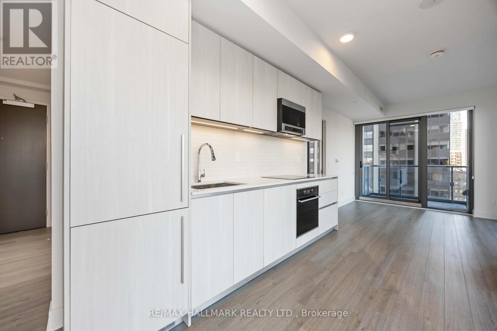 1403 - 8 Cumberland Street, Toronto (Annex), Ontario  M4W 0B6 - Photo 17 - C12456273