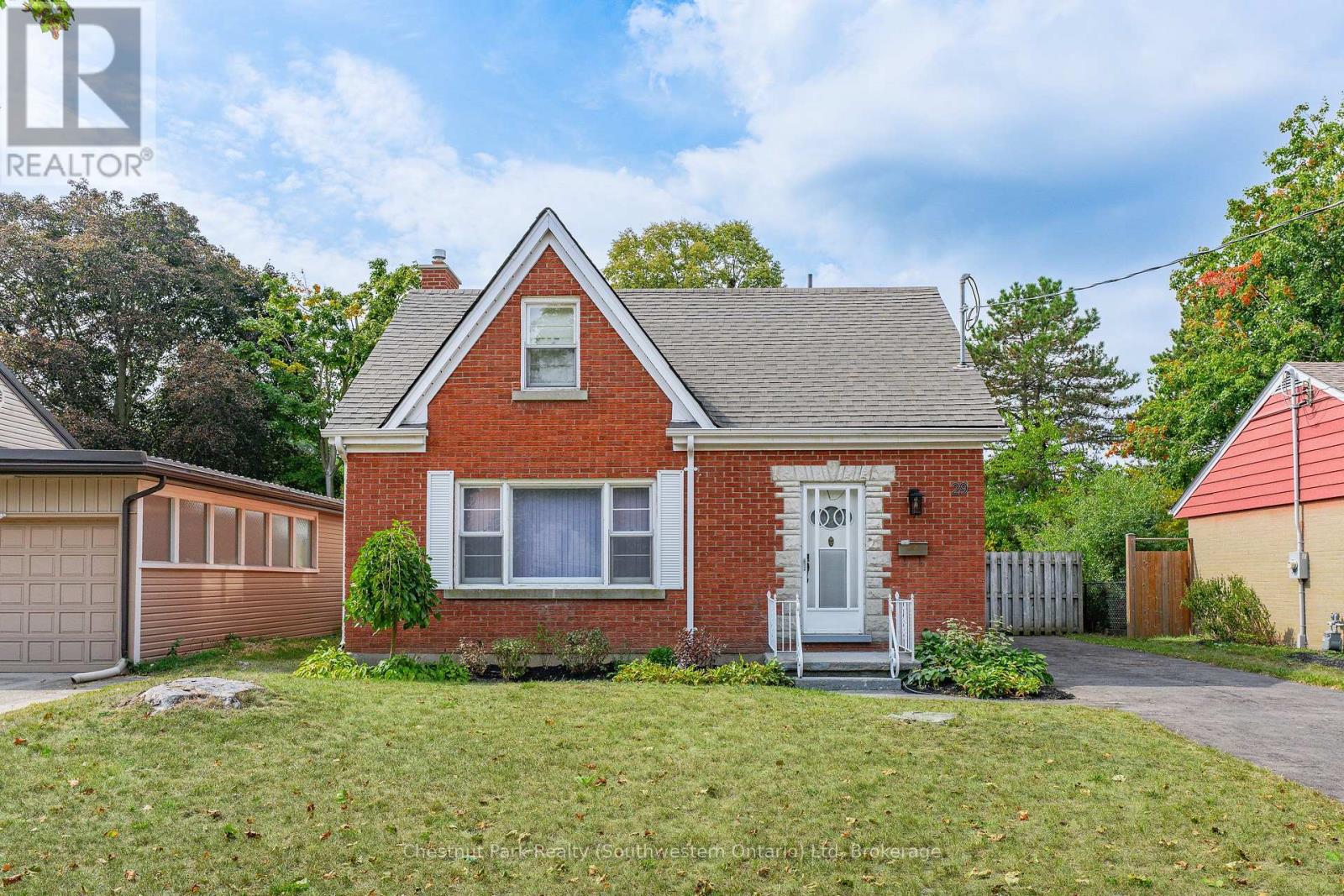 29 Ridgewood Avenue, Waterloo, Ontario  N2H 4L1 - Photo 1 - X12456320
