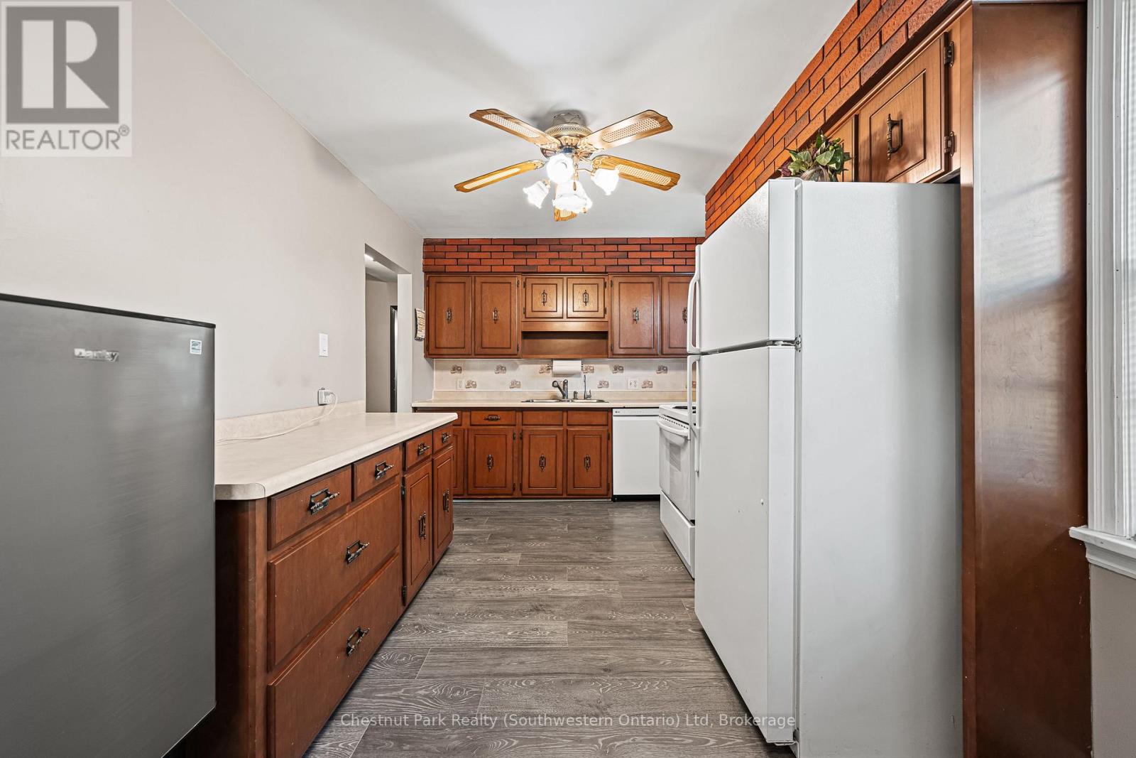 29 Ridgewood Avenue, Waterloo, Ontario  N2H 4L1 - Photo 15 - X12456320
