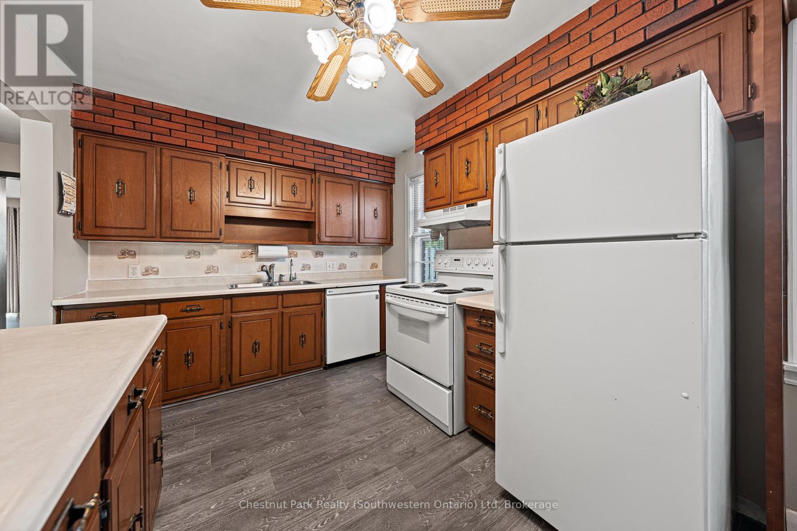 29 Ridgewood Avenue, Waterloo, Ontario  N2H 4L1 - Photo 16 - X12456320