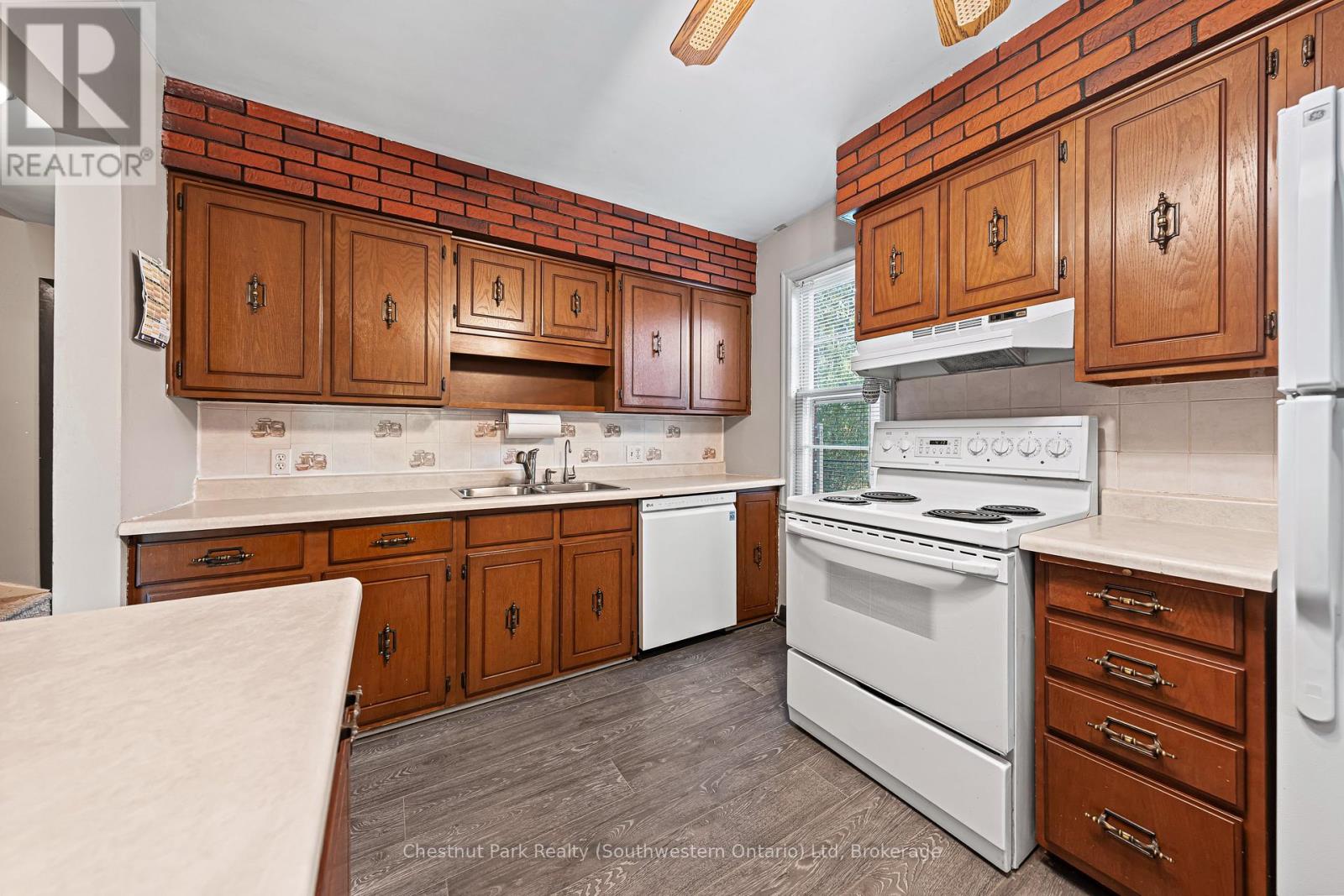 29 Ridgewood Avenue, Waterloo, Ontario  N2H 4L1 - Photo 17 - X12456320