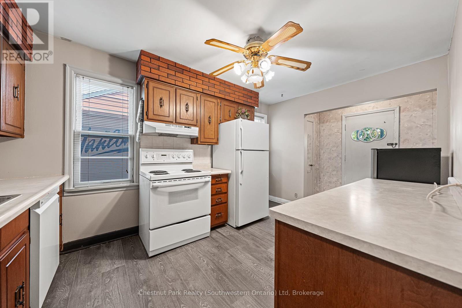 29 Ridgewood Avenue, Waterloo, Ontario  N2H 4L1 - Photo 18 - X12456320