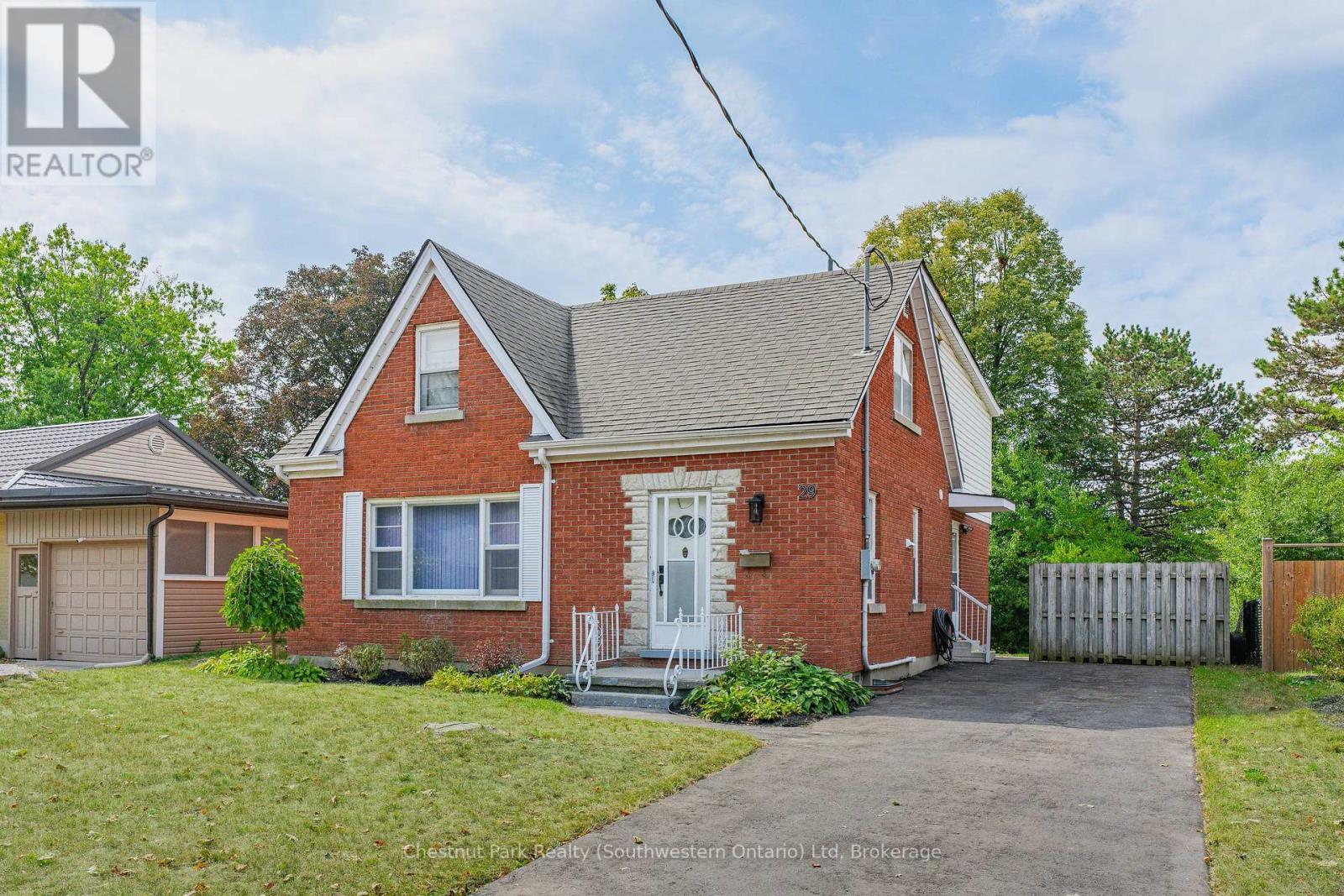 29 Ridgewood Avenue, Waterloo, Ontario  N2H 4L1 - Photo 2 - X12456320
