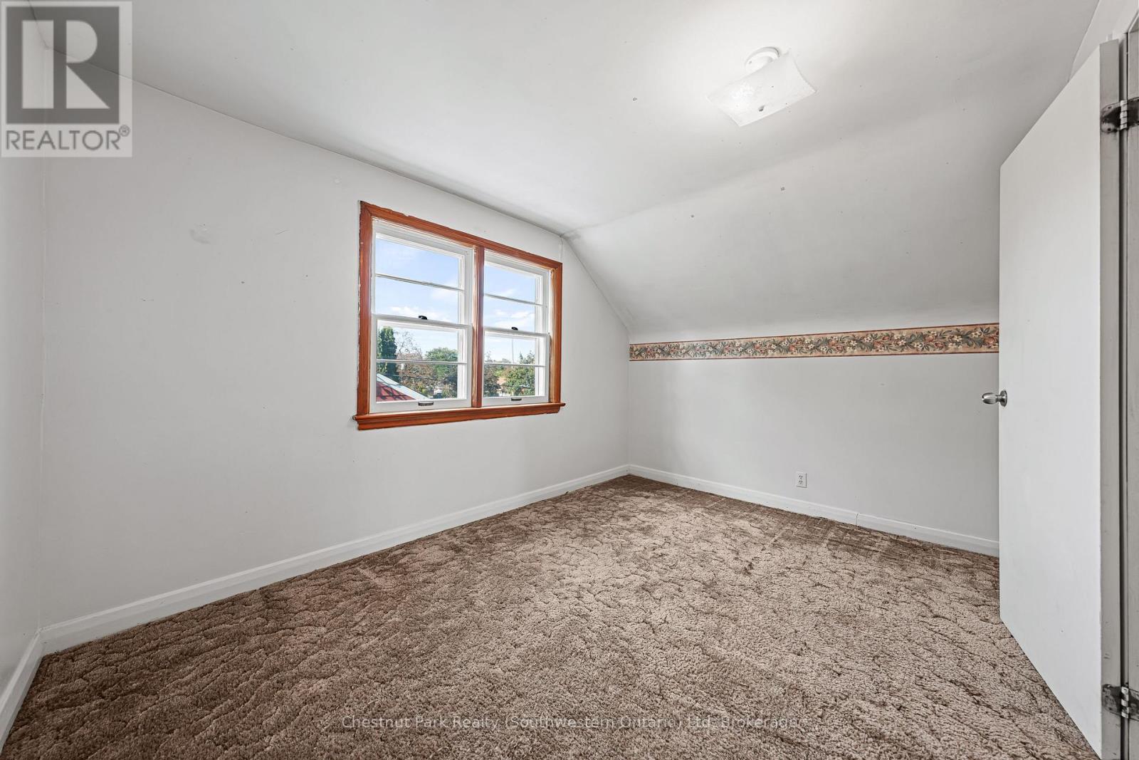 29 Ridgewood Avenue, Waterloo, Ontario  N2H 4L1 - Photo 23 - X12456320