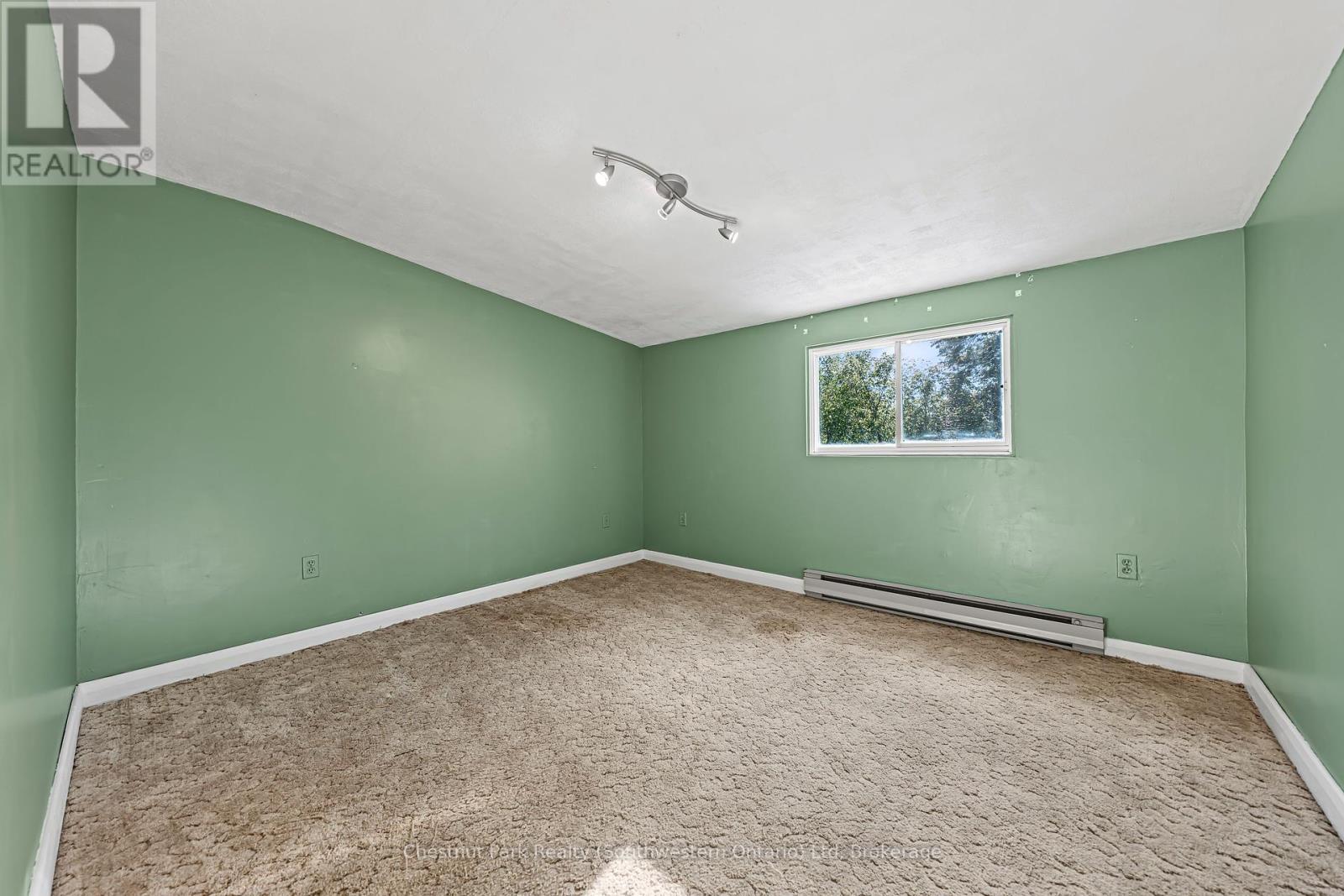 29 Ridgewood Avenue, Waterloo, Ontario  N2H 4L1 - Photo 27 - X12456320