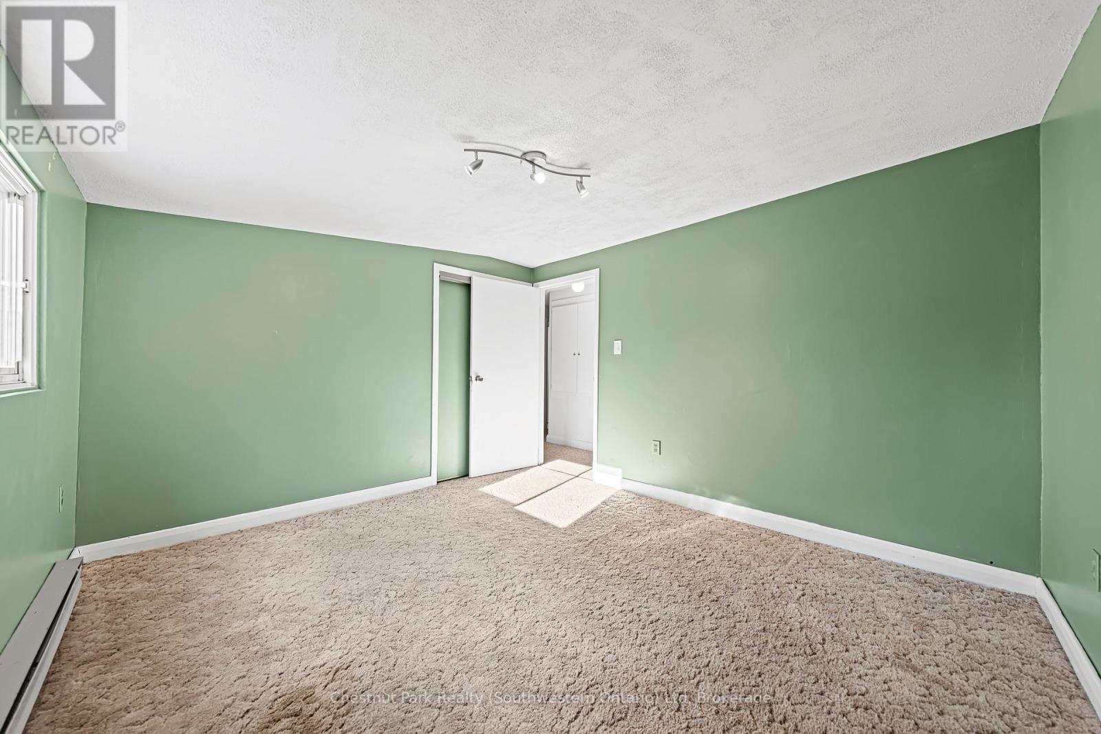 29 Ridgewood Avenue, Waterloo, Ontario  N2H 4L1 - Photo 28 - X12456320