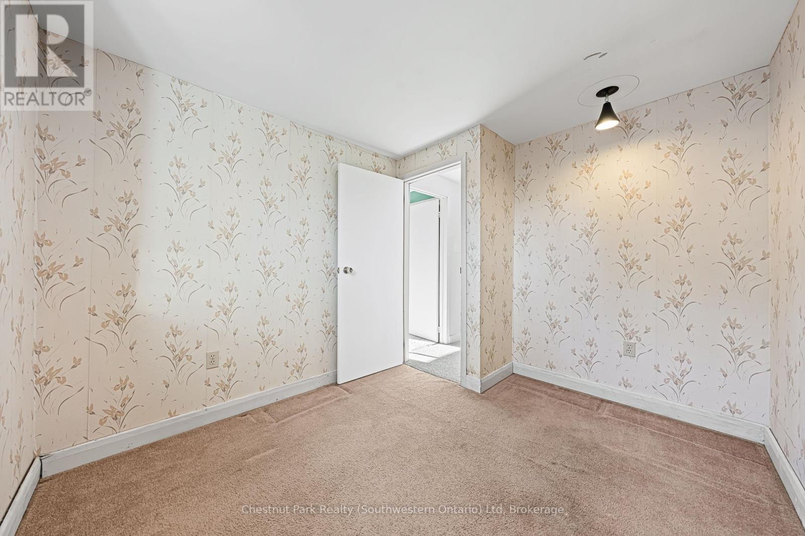 29 Ridgewood Avenue, Waterloo, Ontario  N2H 4L1 - Photo 30 - X12456320