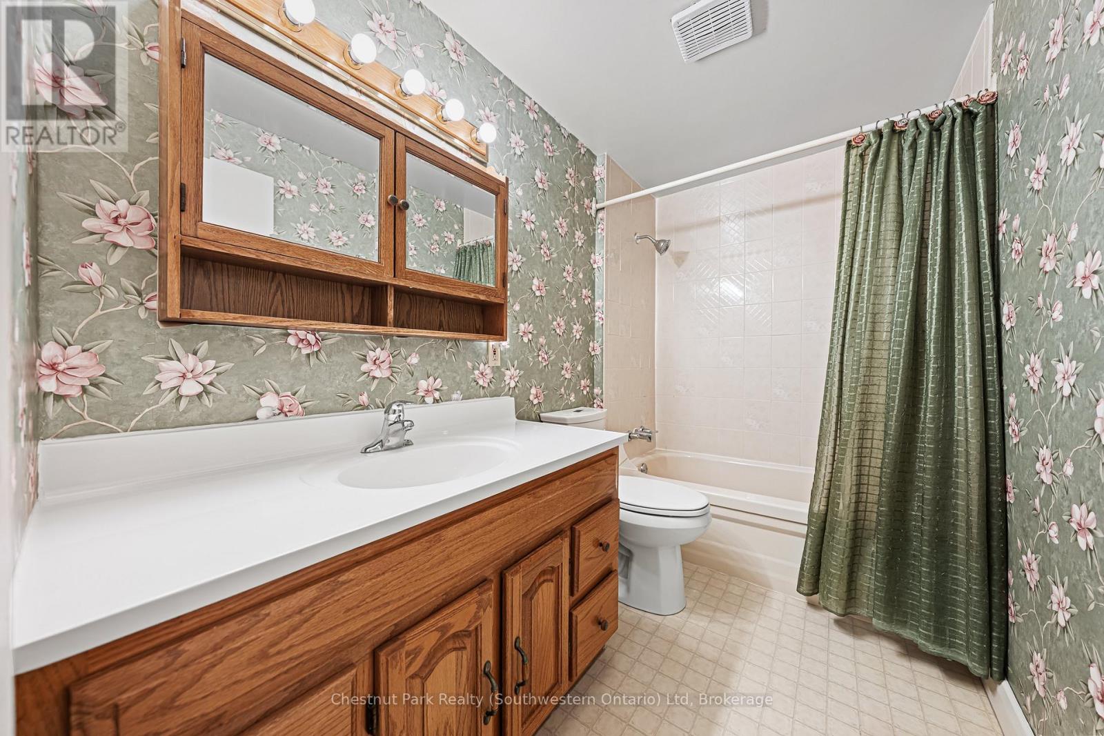 29 Ridgewood Avenue, Waterloo, Ontario  N2H 4L1 - Photo 31 - X12456320