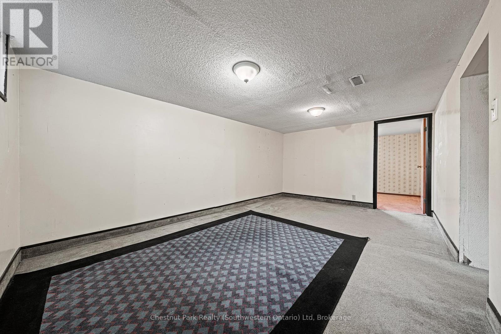 29 Ridgewood Avenue, Waterloo, Ontario  N2H 4L1 - Photo 32 - X12456320