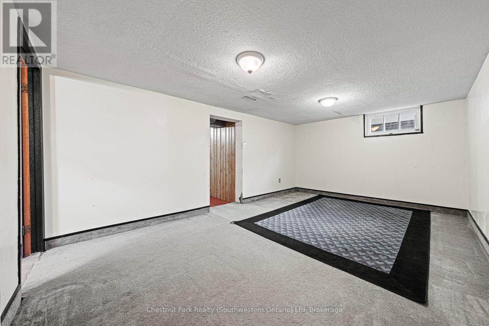 29 Ridgewood Avenue, Waterloo, Ontario  N2H 4L1 - Photo 33 - X12456320