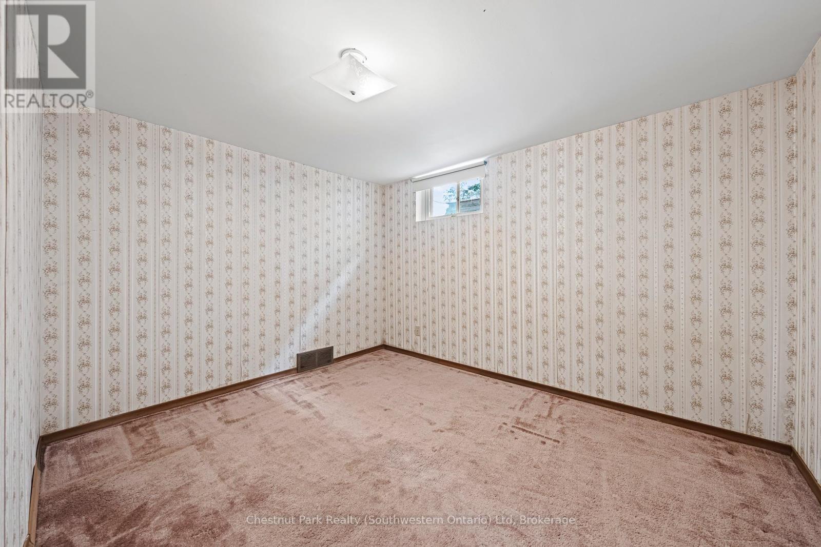 29 Ridgewood Avenue, Waterloo, Ontario  N2H 4L1 - Photo 34 - X12456320